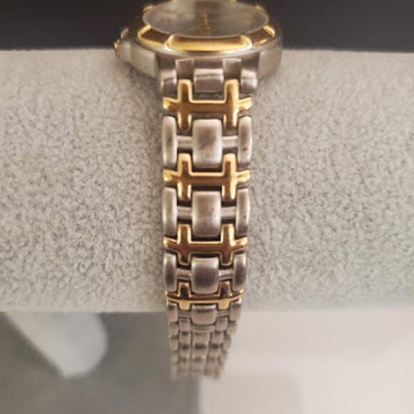 Lorus Women's Watch with Calendar Silver and Gold Fresh Battery Dainty - Picture 2 of 8